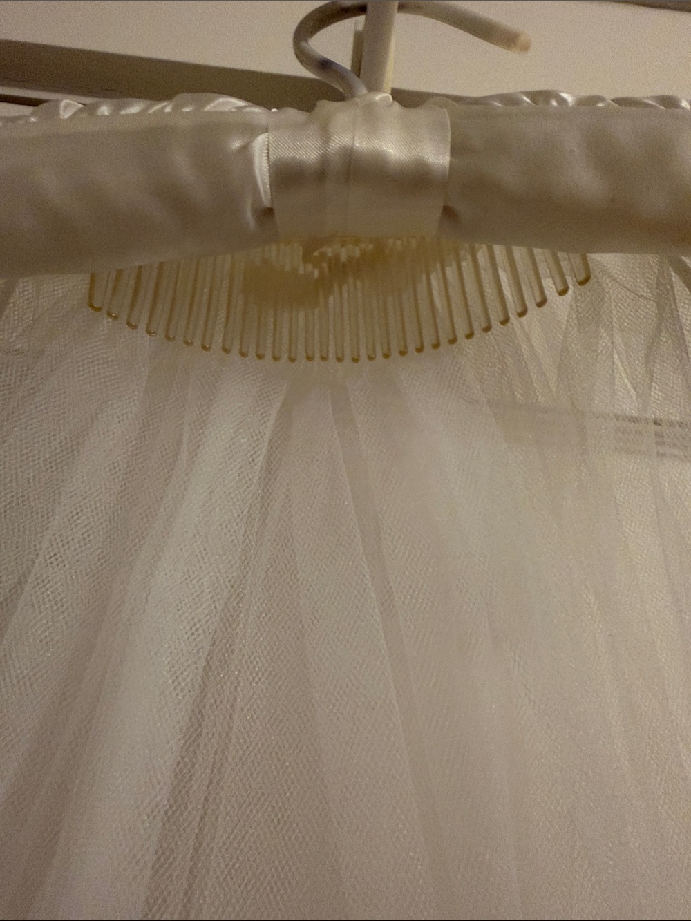 Bridal Veil, White Tulle 2-layer, Satin Edge Trim, 4” Comb, Elbow Length, New - Picture 4 of 8